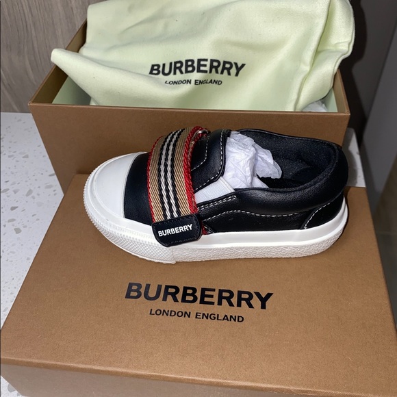 Kids Burberry slip ons